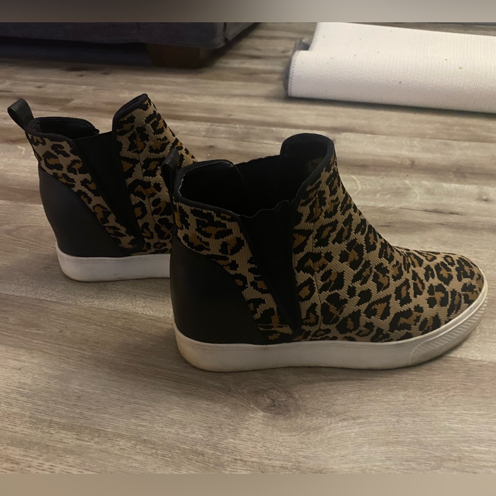Leopard print Steve Madden wedge high top sneaker pull on size 8